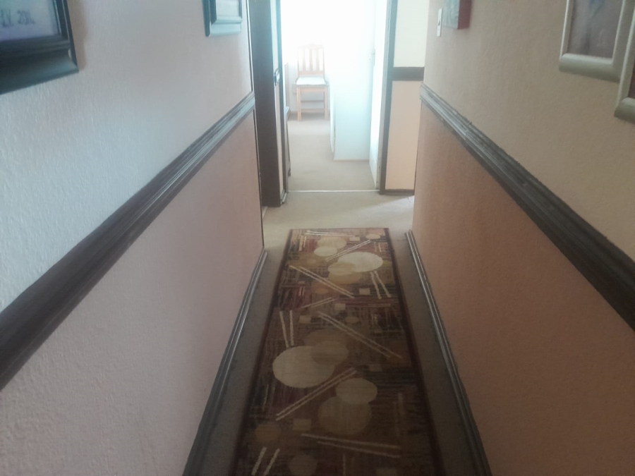 5 Bedroom Property for Sale in Heuwelsig North West